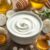 Jak jogurt naturalny wpływa na włosy? Właściwości i przepisy