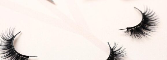 Jak przykleić sztuczne rzęsy: instrukcja krok po kroku